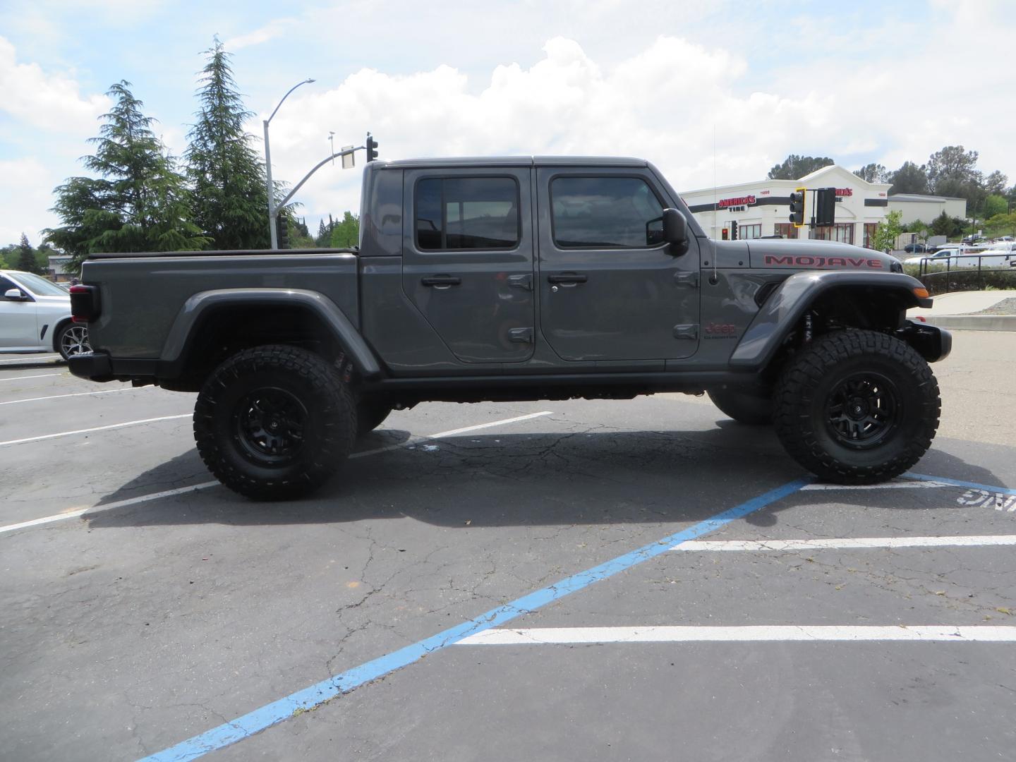 2021 Sting Grey /BLACK Jeep Gladiator Gladiator Mojave (1C6JJTEG4ML) with an 3.6L V6 engine, automatic transmission, located at 2630 Grass Valley Highway, Auburn, CA, 95603, (530) 508-5100, 38.937893, -121.095482 - Mojave Galdiator featuring a Readylift 4" suspension system, 37" Nitto Ridge Grappler tires, 17" Fuel Ammo wheels, Rugged Ridge bed cover, and window tint. - Photo#3